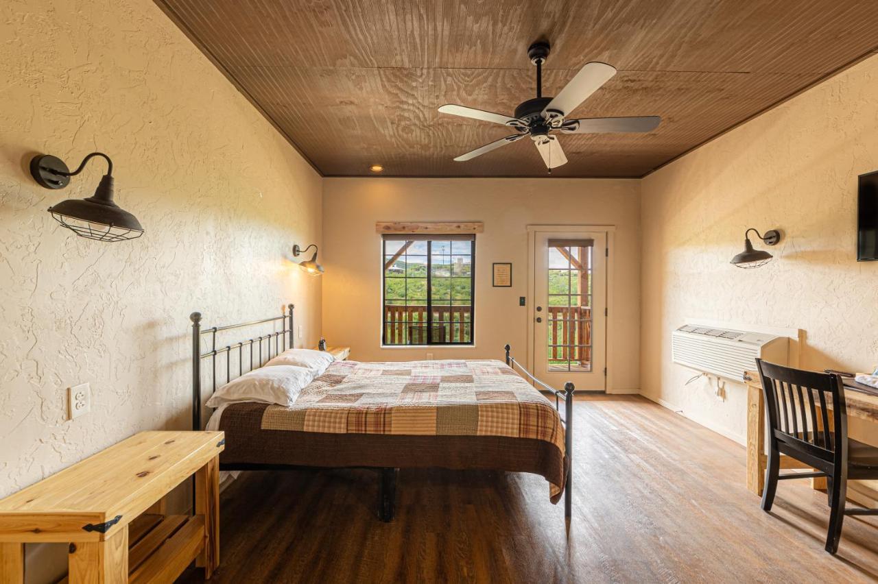 -Pet Friendly- Miners Cabin #6 - King Bed With Private Balcony Tombstone Exteriör bild