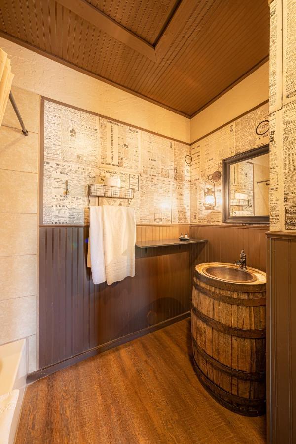 -Pet Friendly- Miners Cabin #6 - King Bed With Private Balcony Tombstone Exteriör bild